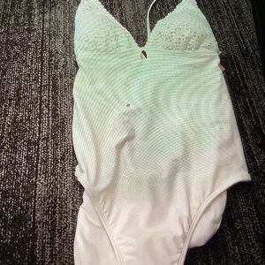 New Shade and Shore Womens Bathing Suit - white size Large/ high leg